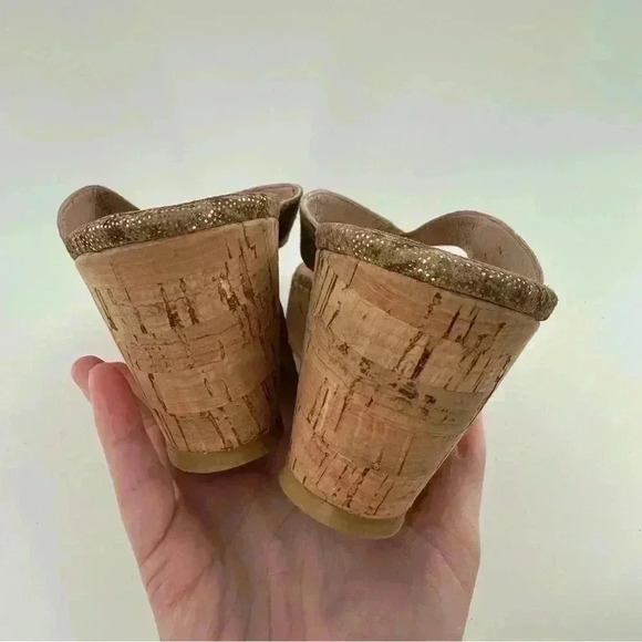 Stuart Weitzman sandals 10.5 gold leather snakeskin print cork platform thong - Picture 8 of 14